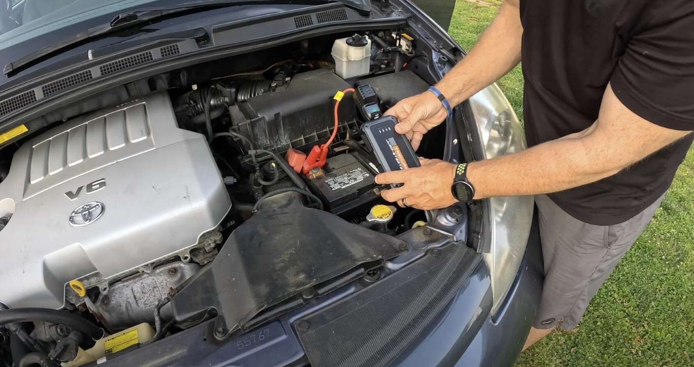 Roadside assistance jumpstart service in Laguna Niguel, CA